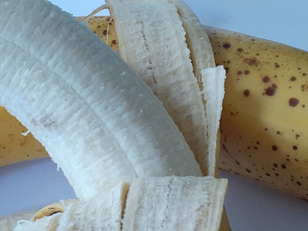 Vỏ chuối cận cảnh — nguyên liệu giàu kali ủ phân bón hoa cây cảnh