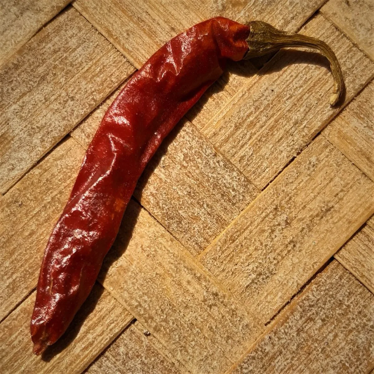 Ớt đỏ khô — nguyên liệu chứa Capsaicin đuổi côn trùng hại cây